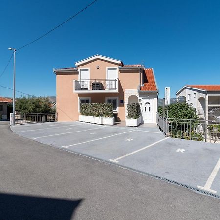 Apartment Gagula With Jacuzzi Τρογκίρ Εξωτερικό φωτογραφία